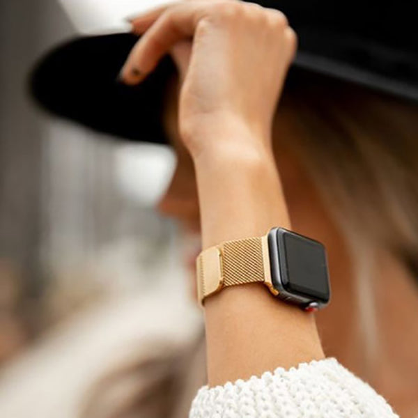 Gold apple watch hot sale black milanese loop